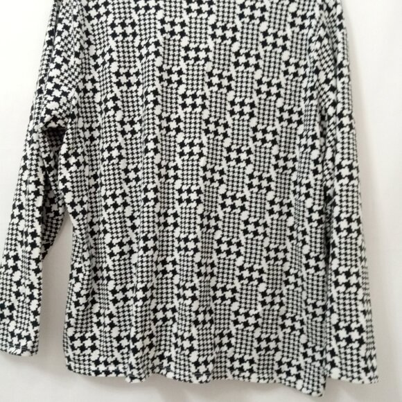 Talbots Geometric Stretch Top Black & White Size 2X Long Sleeve Mock Wrap - Picture 4 of 6